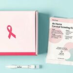 Kits ujian serviks di rumah dengan swab dan kotak kirim untuk peningkatan akses pemeriksaan kesehatan wanita.