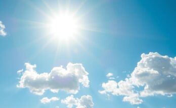 Pemandangan musim panas yang cerah, dengan matahari bersinar di langit biru, dan awan putih bergerak lento.